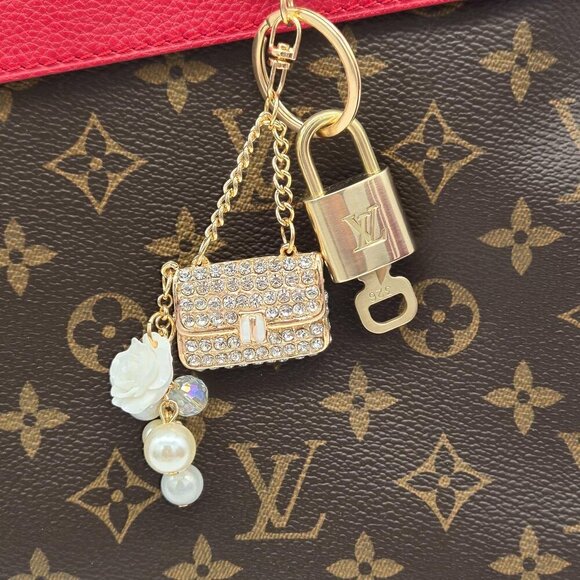 100% Auth Louis Vuitton Lock & Key with unbranded Bagcharm, Keycharm, Keychain - Picture 1 of 8